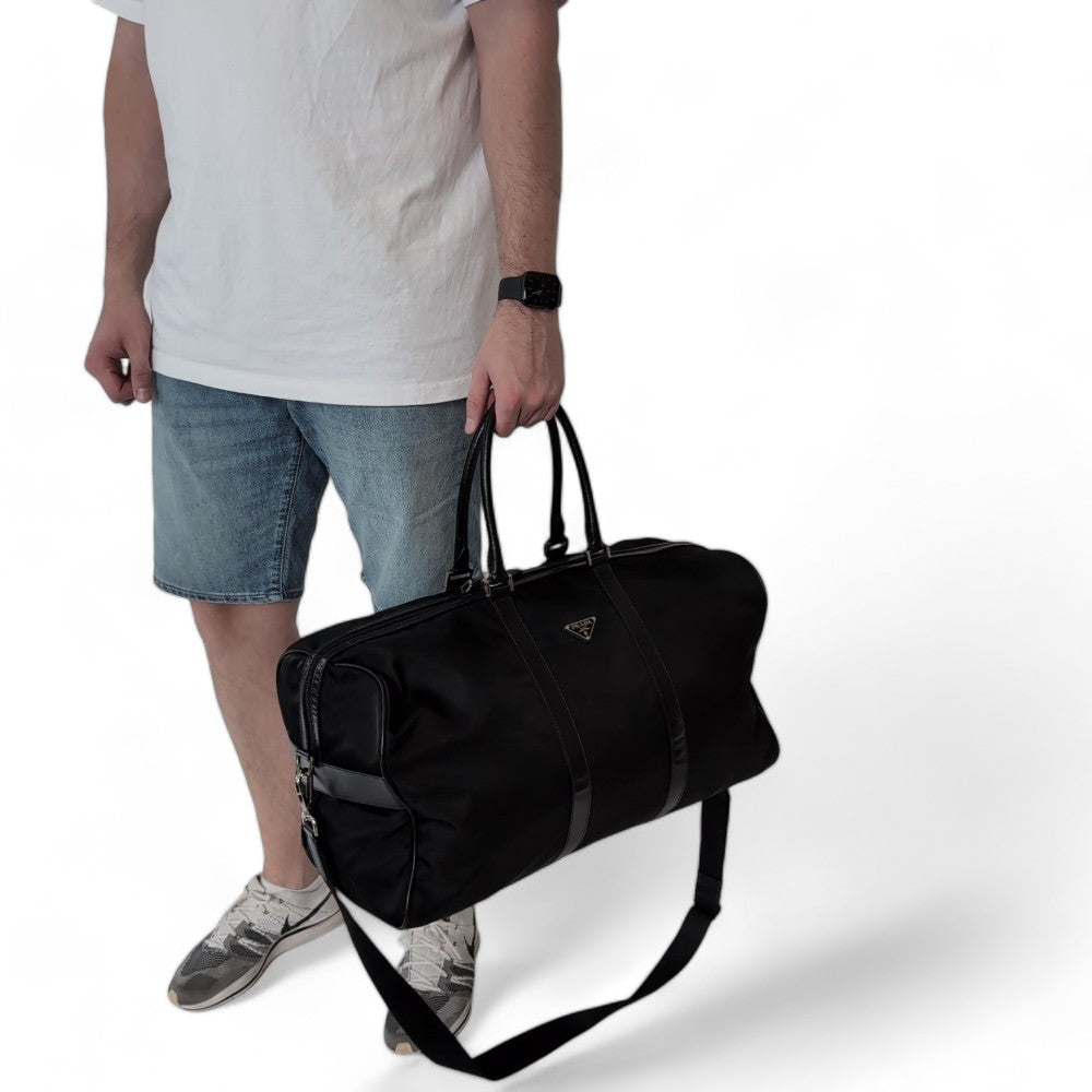 Prada Reisetasche aus Nylon mit Lederdetails mit Schultergurt schwarz 50