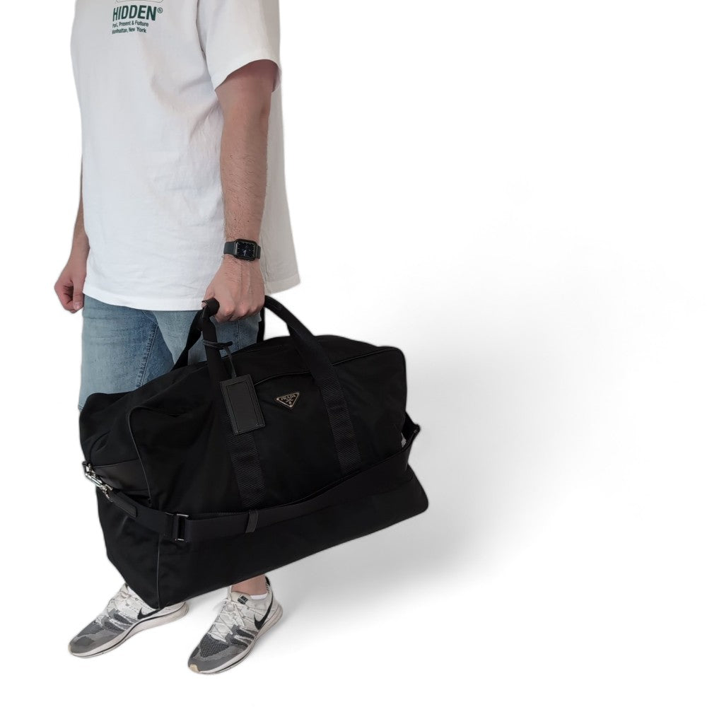 Prada Reisetasche rechteckig mit Schultergurt aus Nylon schwarz 55